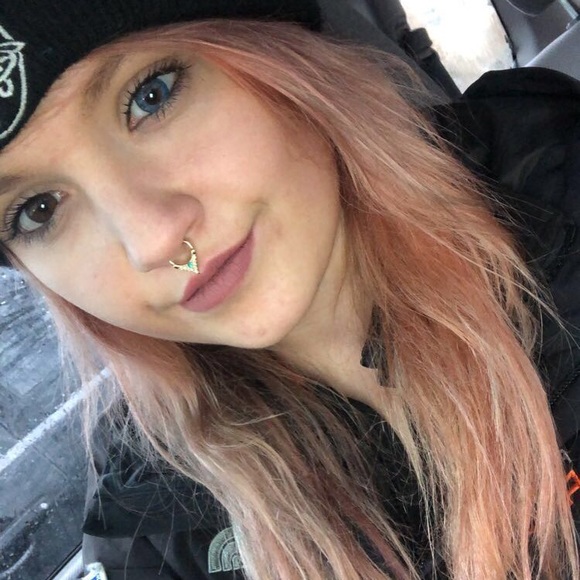 Welcome to my Closet :) - Picture 2 of 4